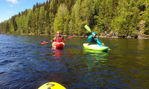 Hos Upplev Järvsö kan ni uppleva Ljusnan på flera sätt. Gå en forspaddlingskurs, kör forsränning, riverboard eller hyr kajak