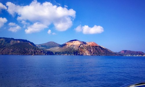 Stromboli or Russian roulette tourism