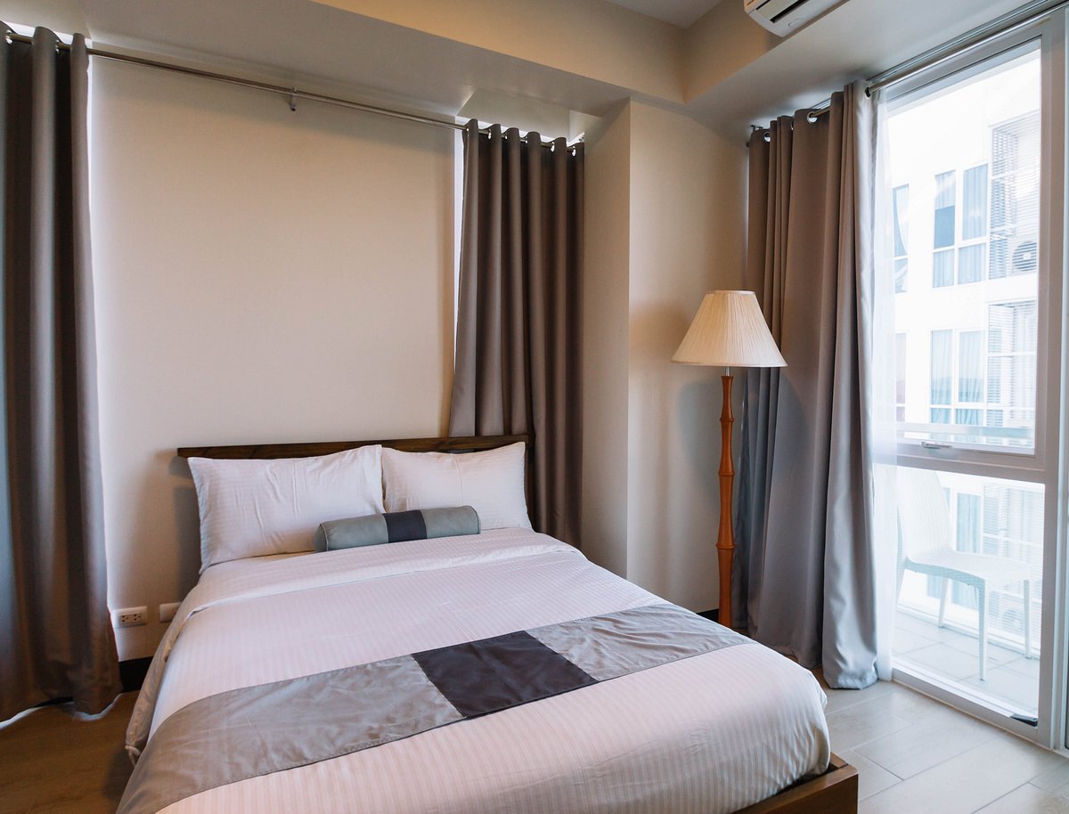 C Suites At 8 Newtown Residences Rooms: Pictures & Reviews - Tripadvisor