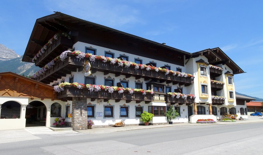 HOTEL RESTAURAN HAUSERWIRT - Prices & Reviews (Munster, Austria ...