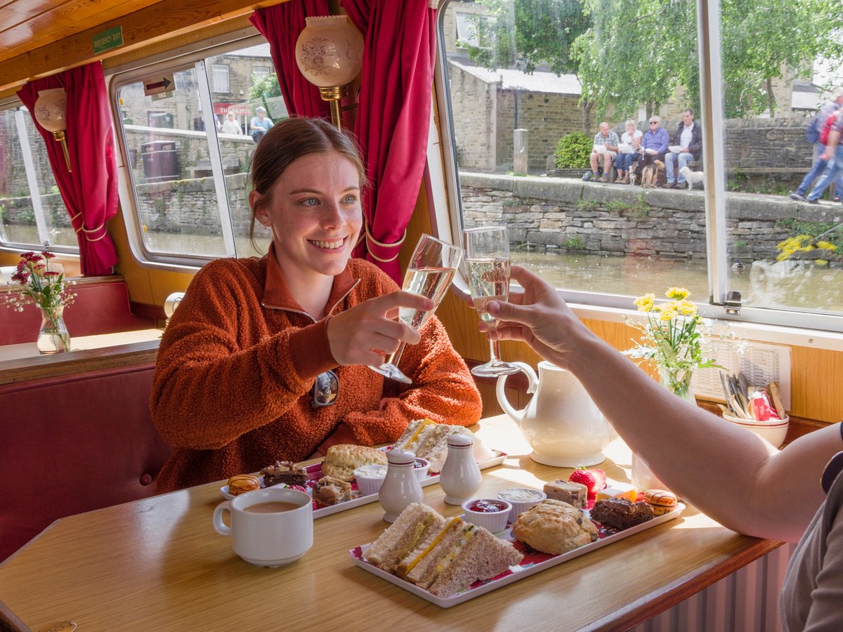 skipton canal cruise with fish and chips