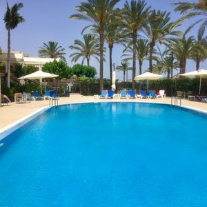Lovely clean outdoor pool