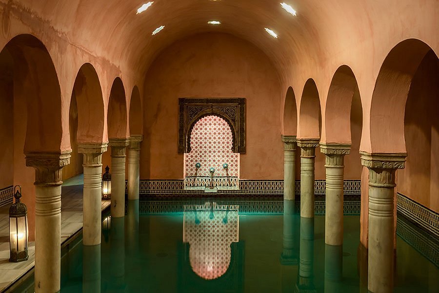 an image of the arab bath located in sevilla