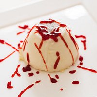 Panna Cotta mit ein bisschen kunstreicher und kreativer Deko