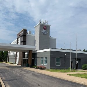 Best Western Plus Wilkes Barre-Scranton Airport Hotel in Pittston, image may contain: Hotel, Office Building, City, Urban
