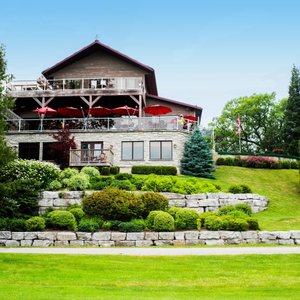 A view of Dave's Pub & Grill from the 1st hole fairway.