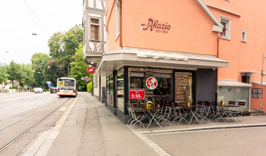 Ein Blick von aussen auf unser Lokal! 