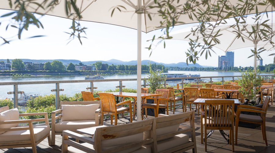 Terrasse mit Rheinblick