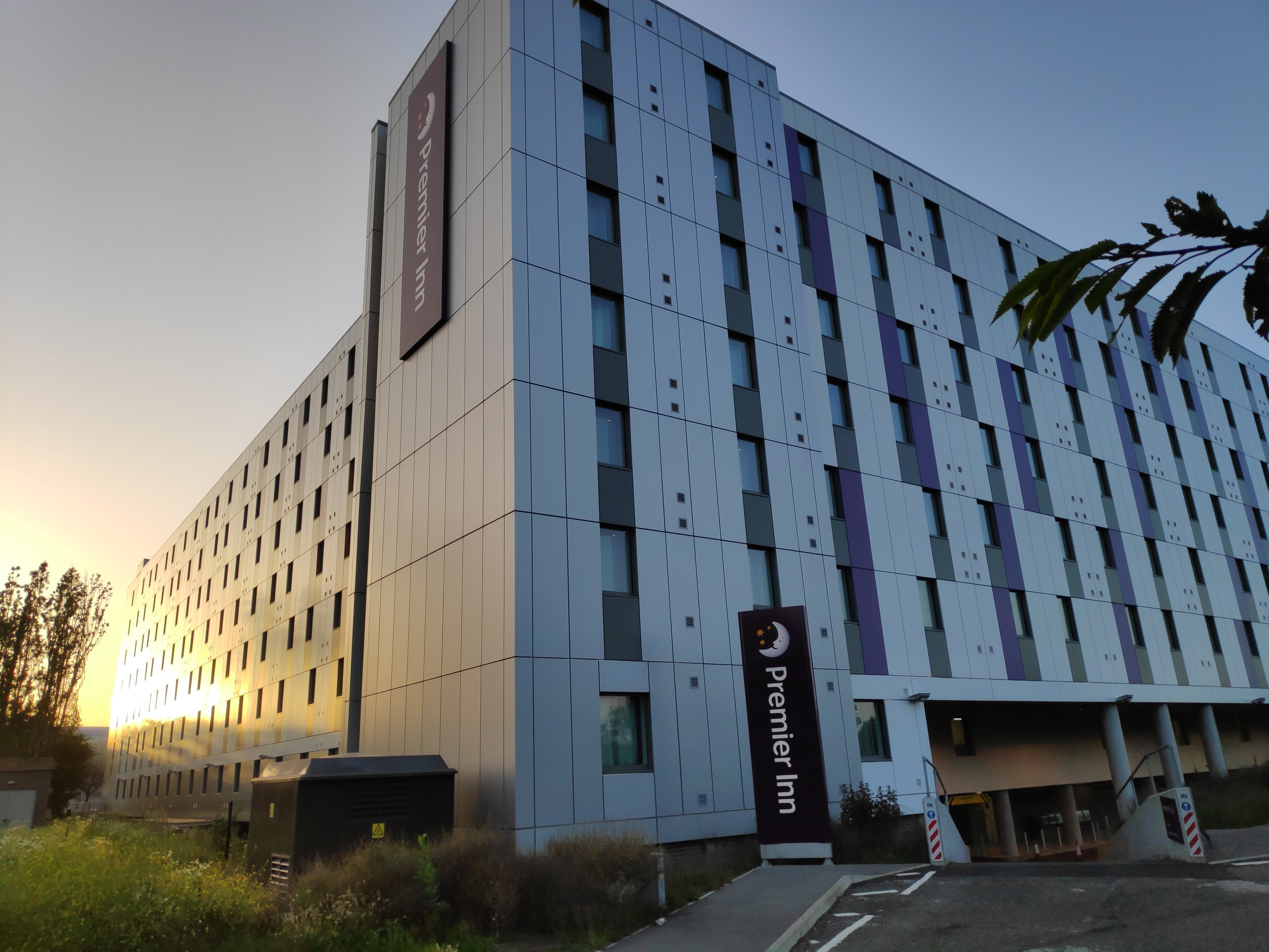 PREMIER INN LONDON HEATHROW AIRPORT TERMINAL 4 HOTEL (AU$98): 2024 ...