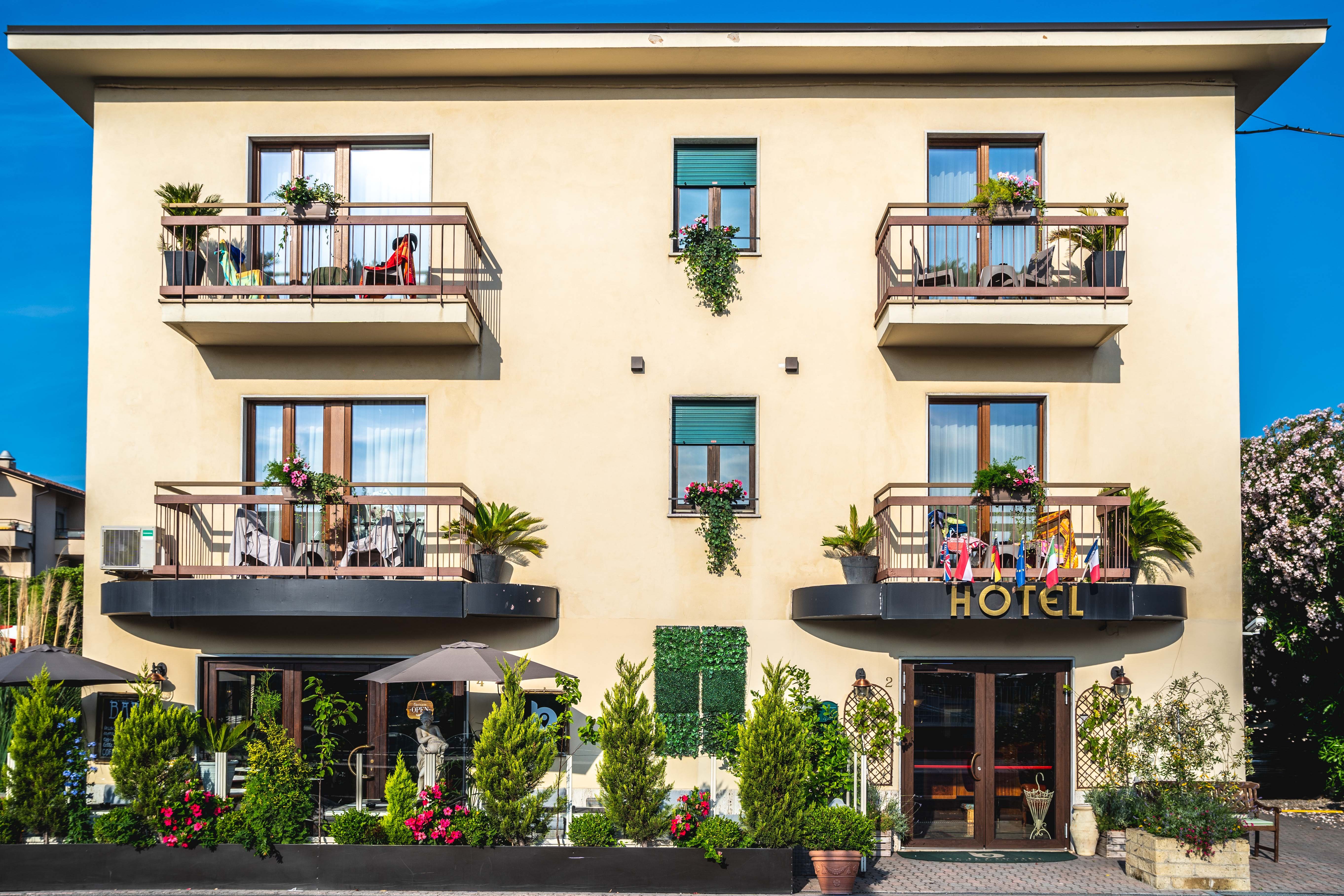 B CITY HOTEL (Bardolino, Lago Di Garda): Prezzi 2022 E Recensioni