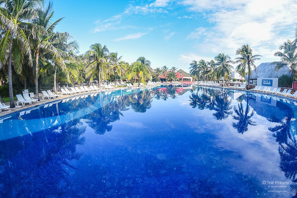 The Pyramid Cancun Pool Pictures & Reviews - Tripadvisor