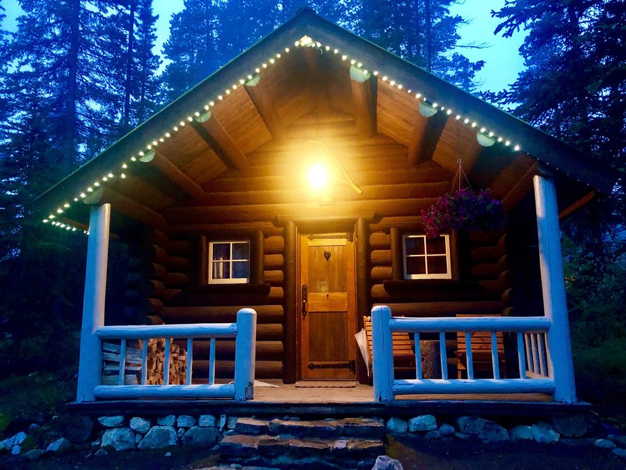 STORM MOUNTAIN LODGE & CABINS - Prices & Reviews (Banff ...