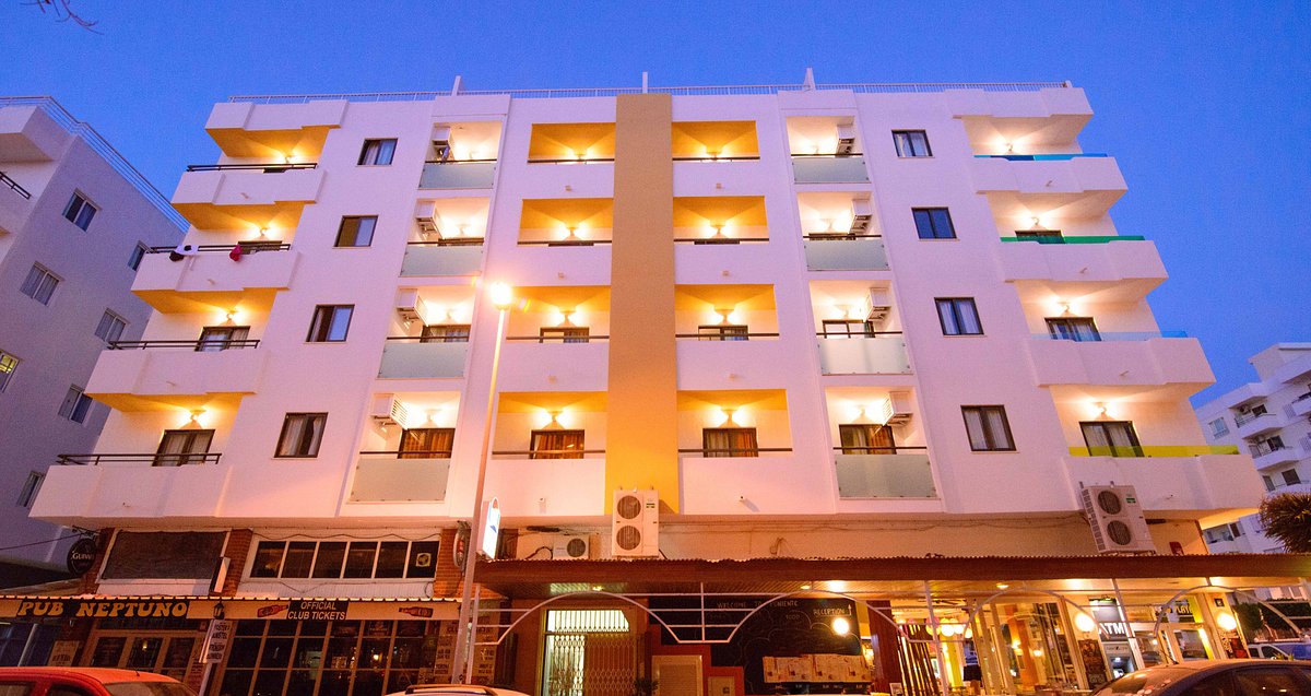 Apartamentos Poniente Playa, hotel in Sant Antoni de Portmany
