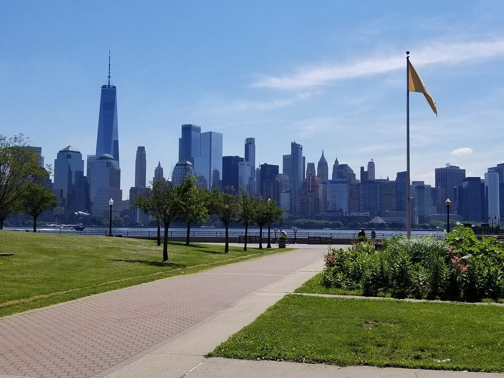 are dogs allowed at liberty state park