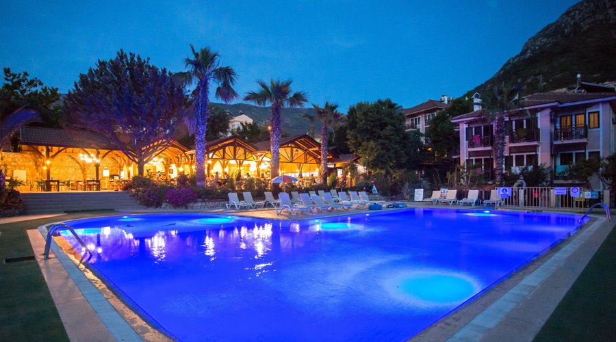 Vintage Evening at Pink Palace