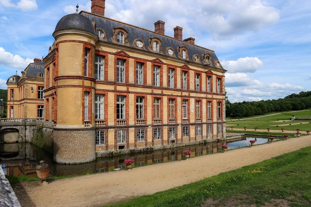 Château Dampierre (Dampierre-en-Yvelines) - All You Need to Know