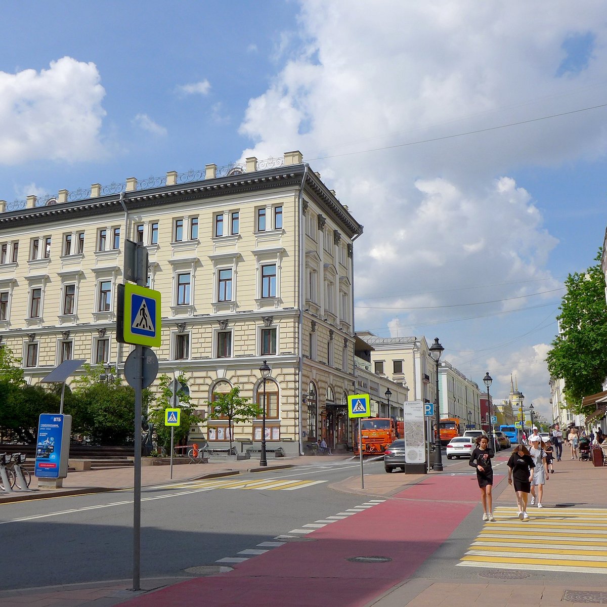 Гвидон москва большая никитская 5. Гвидон, Москва, большая Никитская улица. Никитская улица Москва. She, Москва, большая Никитская улица. «Гвидон» на большой Никитской.