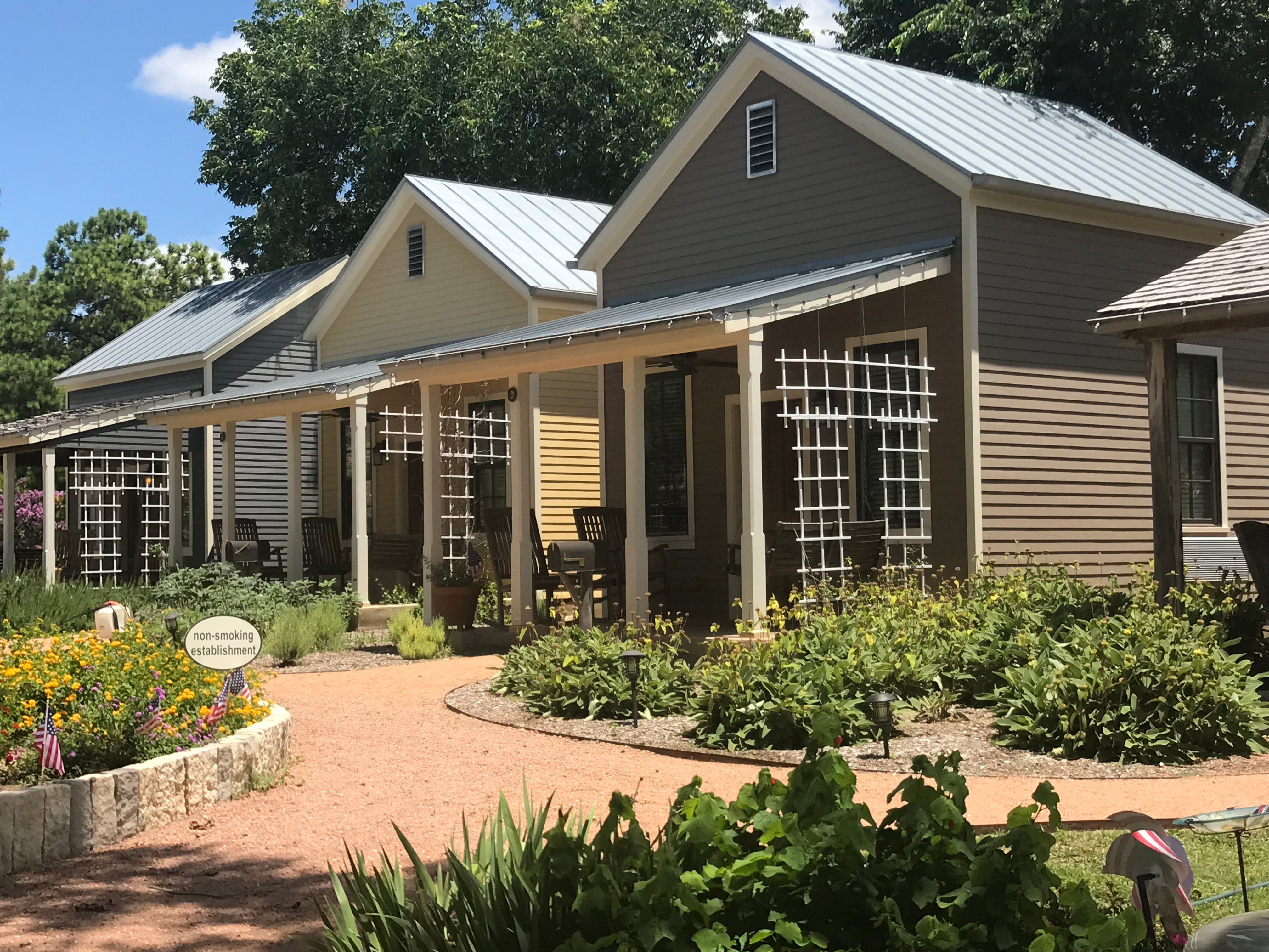 FREDERICKSBURG HERB FARM - SUNDAY HAUS COTTAGES - Prices & B&B Reviews ...