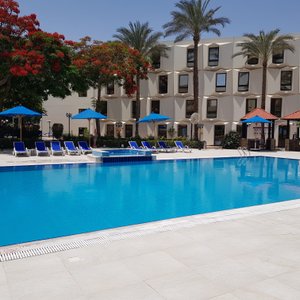 room pool view