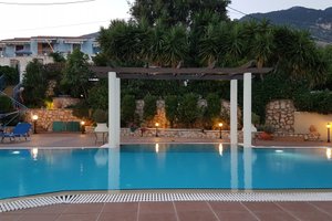 Πισίνα και παραλία