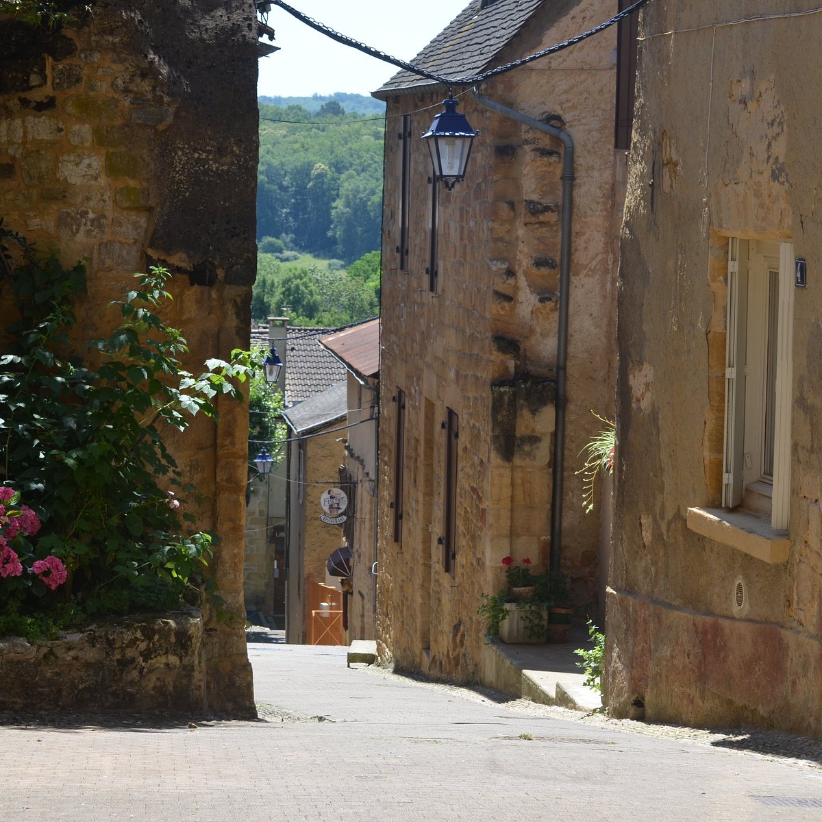 gourdon lot france tourist office