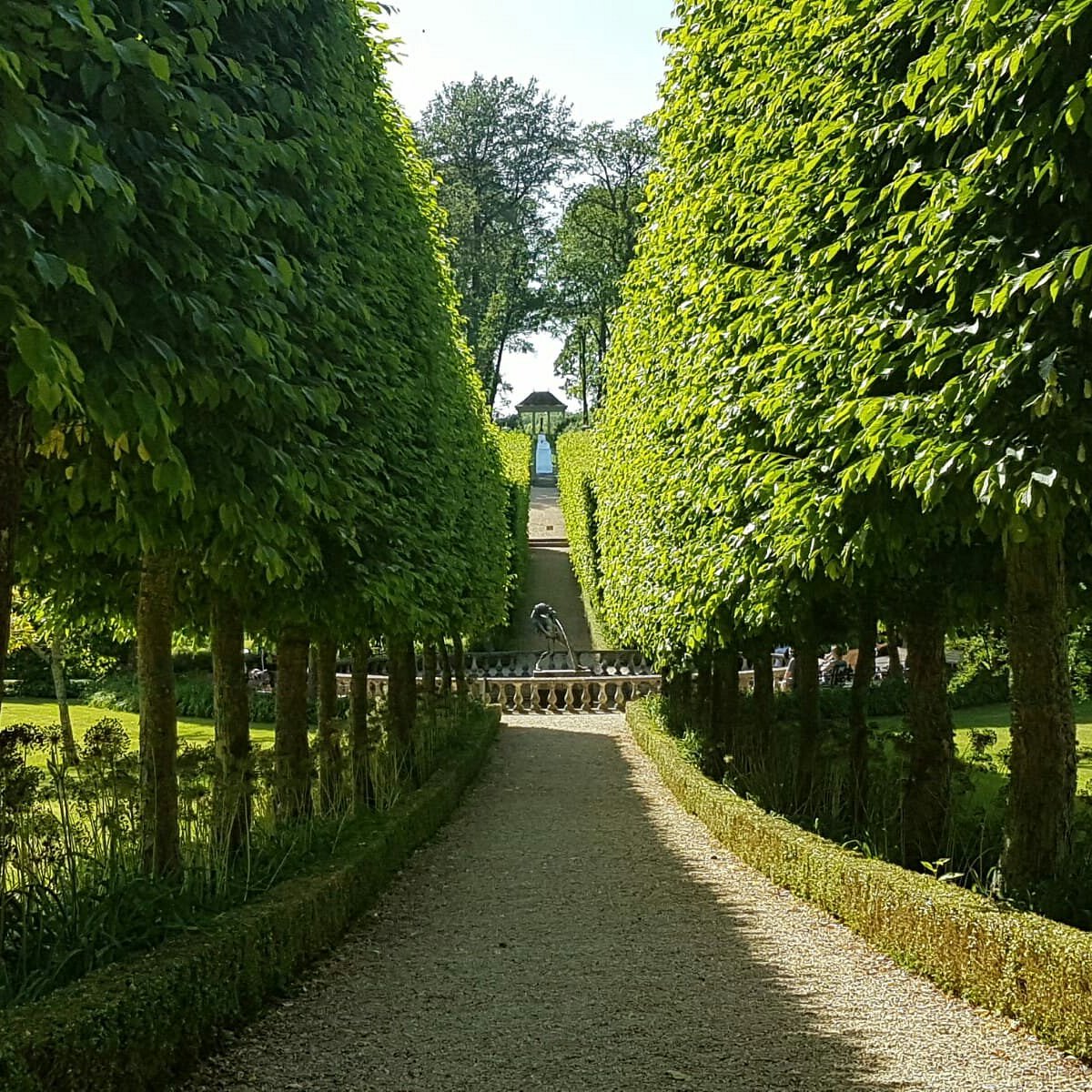 Парк ди. Buscot Park.