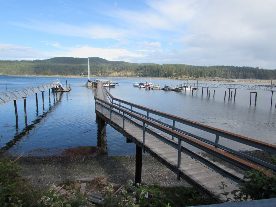 SALTY TOWERS OCEANFRONT COTTAGES - Prices & Cottage Reviews (Sooke ...