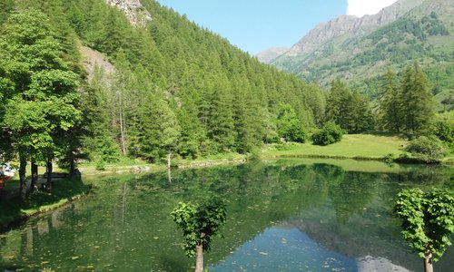 SCORCIO DELLA VALLATA DEL  SESTRIERE VISTA DAL LAGO