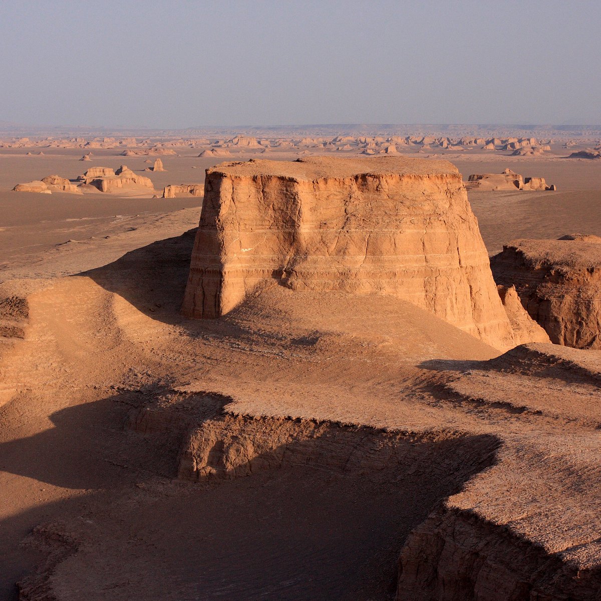 Desert place. Деште-лут Иран. Пустыня лут Иран. Керман пустыня Иран. Иранская пустыня Деште лут.