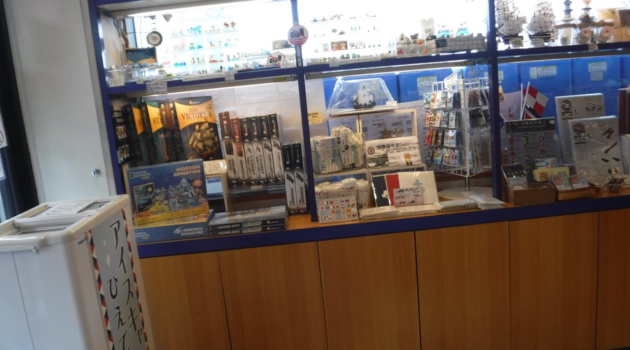 氷川丸ボードウォークショツプ