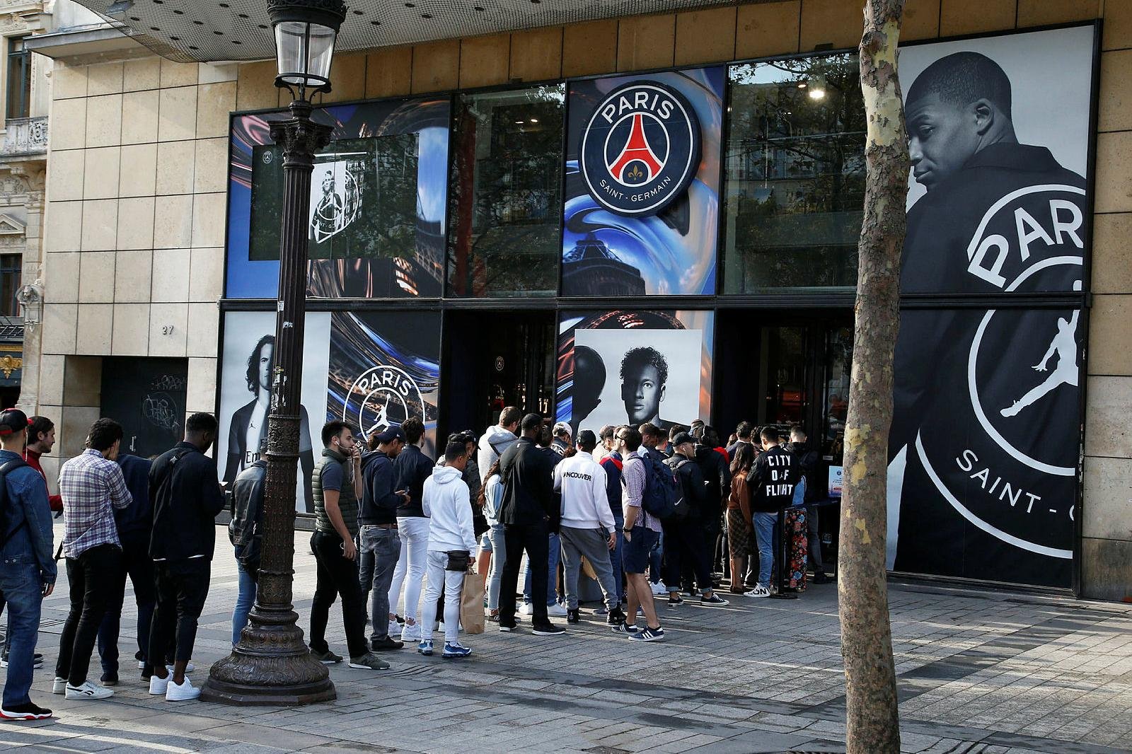 Champs elysees store psg store