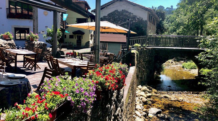 Terraza sobre el rio