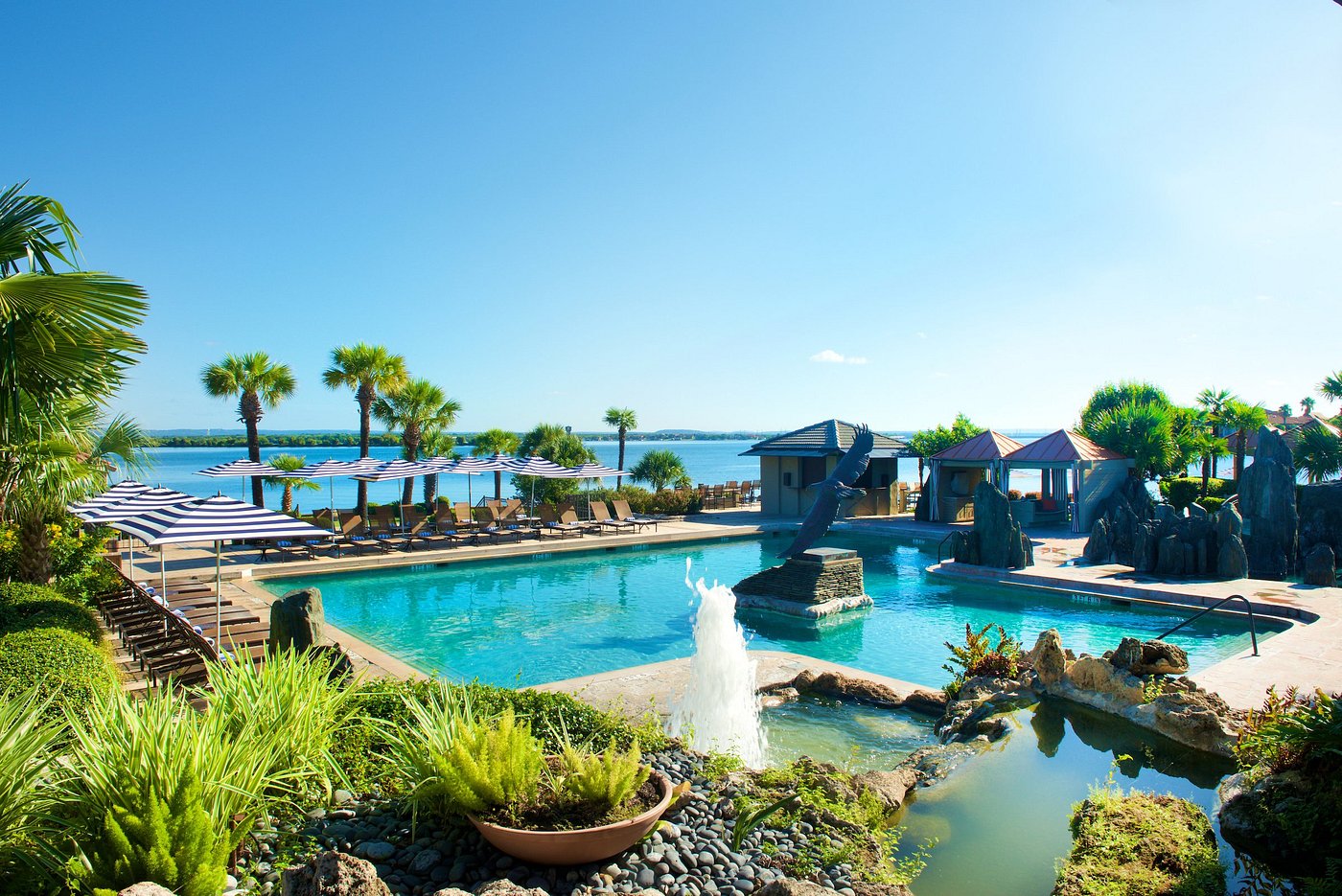 horseshoe bay resort yacht club pool