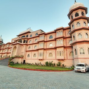 Hotel Front Entry Picture