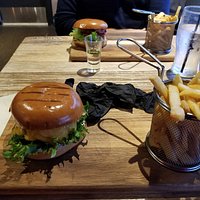 Tasty cheeseburgers, we highly recommend!