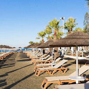 The Golden Bay Beach Hotel, hotel in Larnaca
