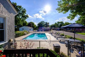 Pool & Beach