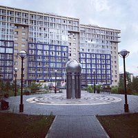 Вот так выглядит Памятный знак науке в Иркутском Академгородке. Со смыслом