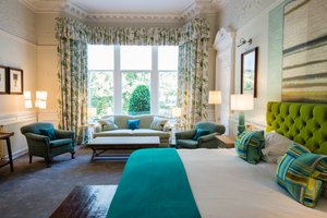 Room & Suite
