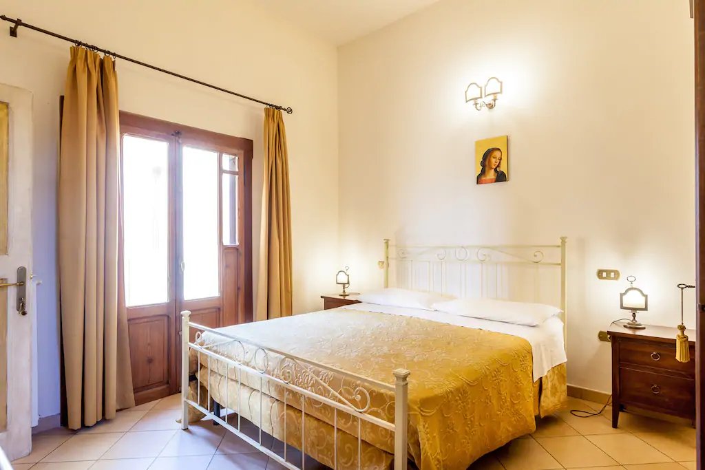 B&B ANTICA DIMORA DELLE ACQUE - Prices & Reviews (Cannara, Italy)