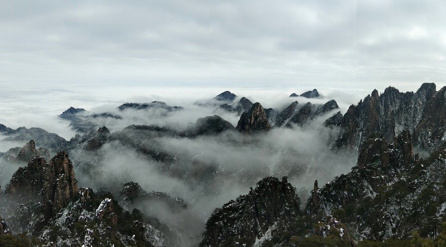 Spectacular clouds in Beihai scenic area of Mt.Huangshan.