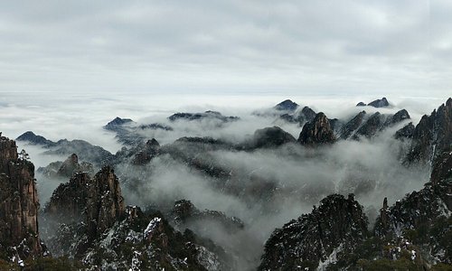 Spectacular clouds of Beihai in Mt.Huangshan