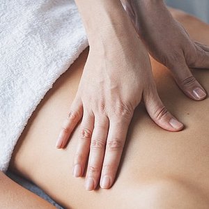 Back and Shoulder Massage Therapy – Oasis Massage Salon