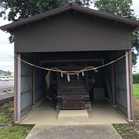 質素な拝殿