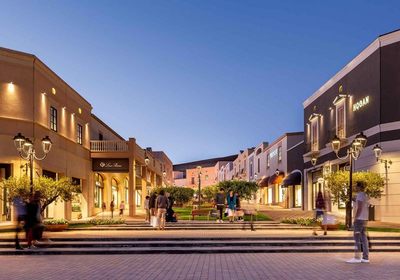 Аутлет. Аутлет Сицилия. Sicilia Outlet Village. Аутлет деревня в Китае. Аутлет Сицилия Виладж фото.