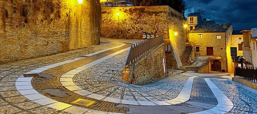 Uno scorcio di Loreto Aprutino di notte