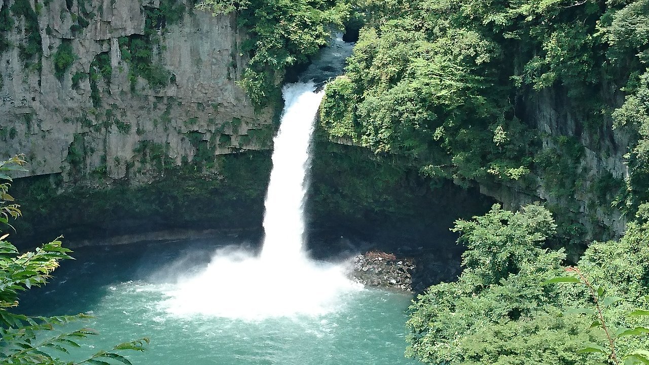 Amazon.co.jp: 日本の滝1000 (和みの滝) : 竹内敏信, 日本滝写真