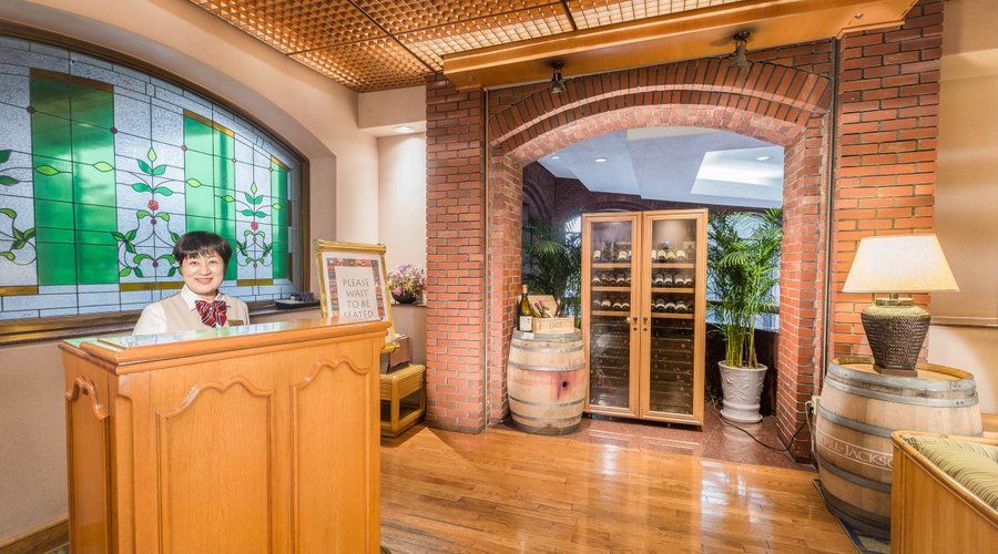At Greenstreet, you will find something to savor and enjoy among the dozens of buffet items