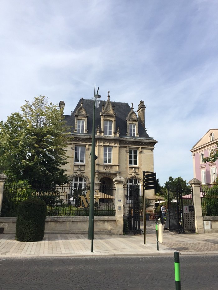 Teen girls Épernay