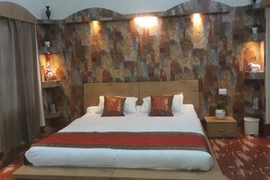 Room & Suite